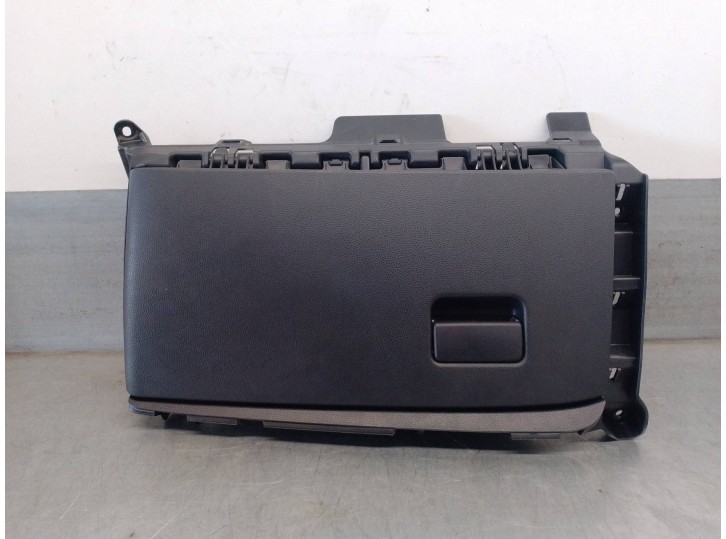 Recambio de guantera para toyota yaris 1.5 16v cat referencia OEM IAM 55550K0030 