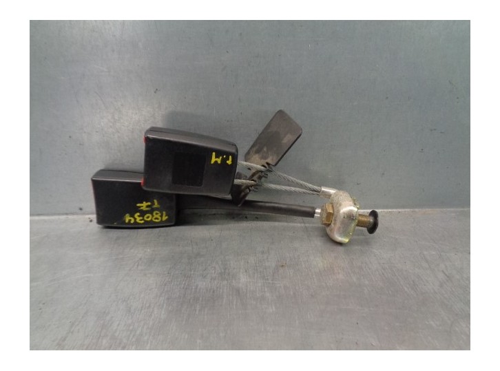 Recambio de enganche cinturon para skoda superb (3u4) 2.0 tdi dpf referencia OEM IAM 3B0857739C  TRA IZ CENT.