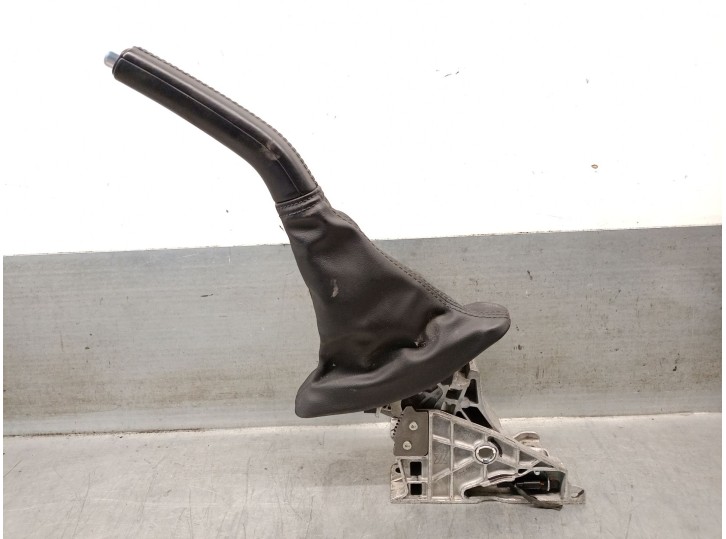 Replacement handbrake lever for Volvo V40 Hatchback (525) D2 OEM IAM reference 11330161 31341515 