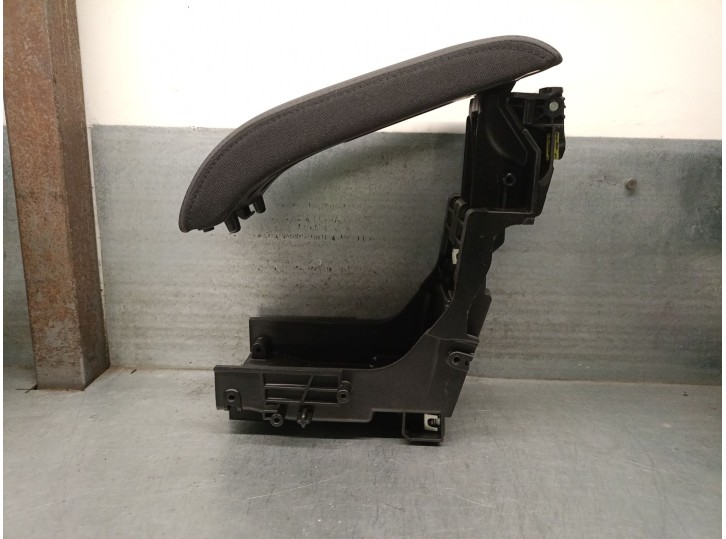 Replacement central armrest for Citroën C4 Cactus 1.5 BlueHDi 120 OEM IAM reference 1635132480 16351320ZD
