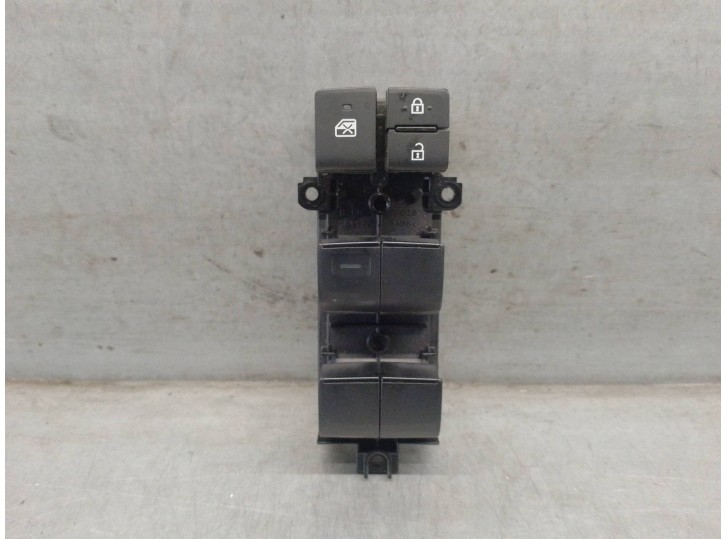 Recambio de mando elevalunas delantero derecho para toyota yaris 1.5 16v cat referencia OEM IAM 840400D020 2900V12 