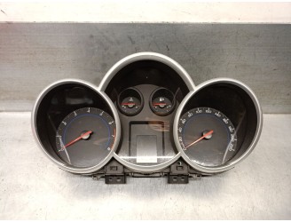 Recambio de cuadro instrumentos para chevrolet cruze (j300) 1.6 referencia OEM IAM 688014257 95080027 