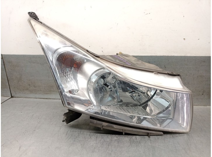 Recambio de faro derecho para chevrolet cruze (j300) 1.6 referencia OEM IAM 95137792 95137792 