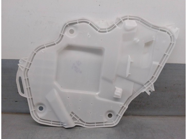 Recambio de molduras delanteras para toyota yaris 1.5 16v cat referencia OEM IAM 67832K0010  