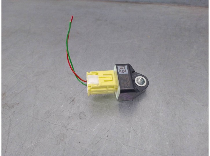 Recambio de sensor airbag para toyota yaris 1.5 16v cat referencia OEM IAM 898310D110  