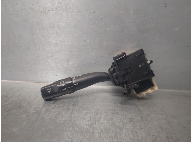 Recambio de mando luces para toyota avensis berlina (t25) 2.0 d-cat referencia OEM IAM 173650 