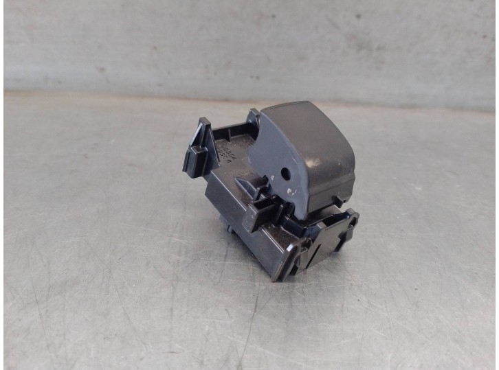 Recambio de mando elevalunas delantero derecho para toyota yaris 1.5 16v cat referencia OEM IAM 193354  