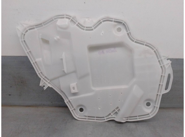Recambio de molduras delanteras para toyota yaris 1.5 16v cat referencia OEM IAM 67831K0010  