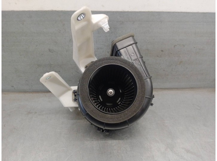 Recambio de motor calefaccion para toyota yaris 1.5 16v cat referencia OEM IAM G9230K0021 BASF510B30 