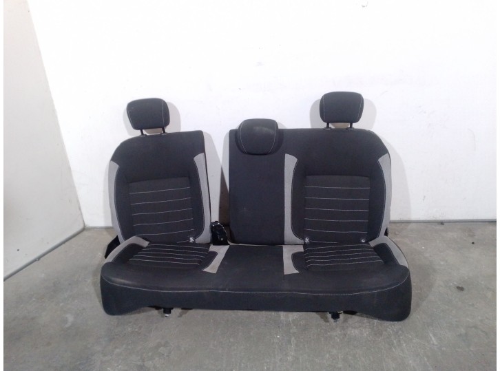 Recambio de asientos traseros para dacia sandero ii 0.9 tce cat referencia OEM IAM 883057333R 883057333R 