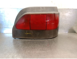 Recambio de piloto trasero derecho para renault clio i fase i+ii (b/c57) 1.2 referencia OEM IAM 7700827552 7701039013 VALEO