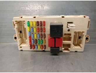 Recambio de caja reles / fusibles para alfa romeo 147 (937_) 1.9 jtdm 16v (937.axn1b, 937.bxn1b) referencia OEM IAM 46558758  50