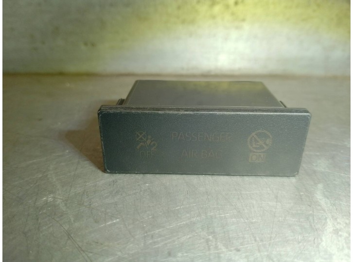 Recambio de pantalla multifuncion para toyota yaris 1.5 16v cat referencia OEM IAM 83950K0010  