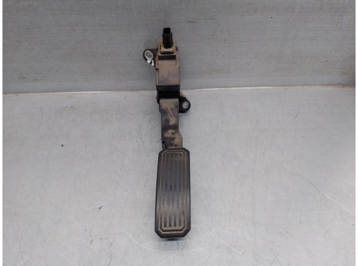 Recambio de potenciometro pedal para toyota auris 1.4 turbodiesel cat referencia OEM IAM 7811002010  