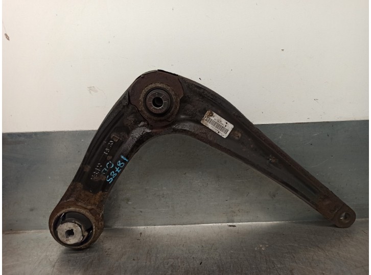 Replacement front right lower suspension arm for Citroën Jumpy Combi 1.6 BlueHDi FAP OEM IAM reference 9816863580 
