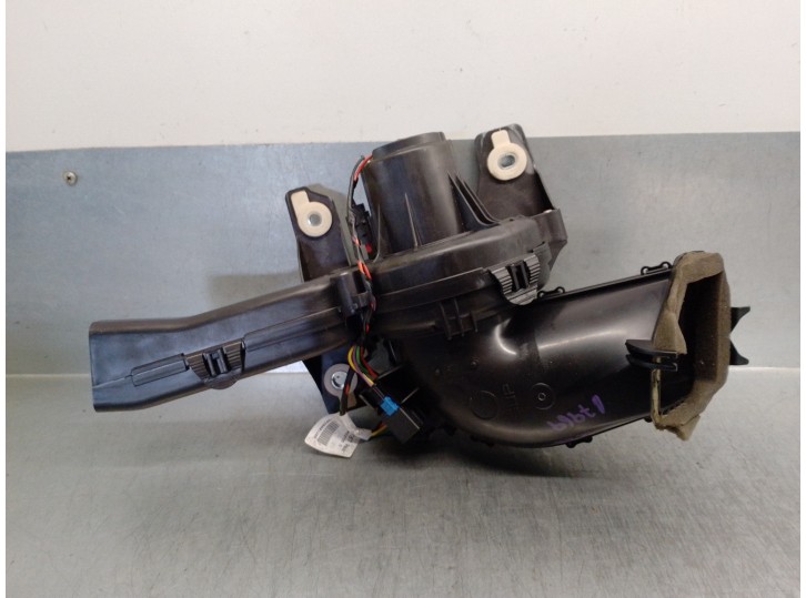 Recambio de motor calefaccion para peugeot 5008 active referencia OEM IAM 9683441680 T5157001 BEHR