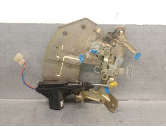 Recambio de cerradura puerta trasera derecha para maxus 3.9t 17s 120 m-bus vespino 130e referencia OEM IAM TEC109705212 