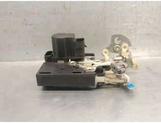 Recambio de cerradura puerta trasera derecha para maxus 3.9t 17s 120 m-bus vespino 130e referencia OEM IAM A046818  