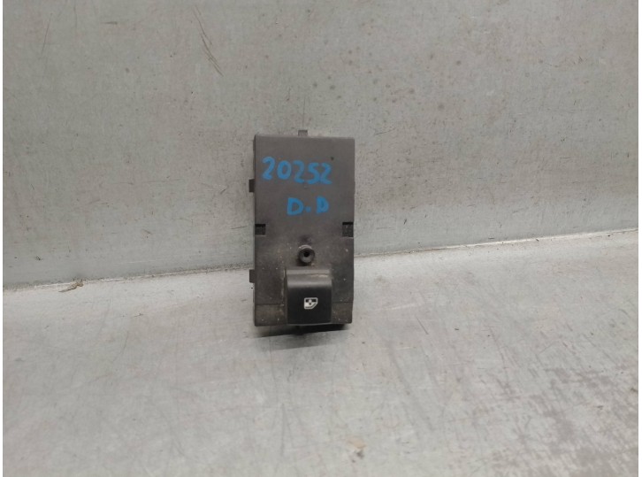 Recambio de mando elevalunas delantero derecho para opel zafira tourer 2.0 cdti cat referencia OEM IAM 13301886  