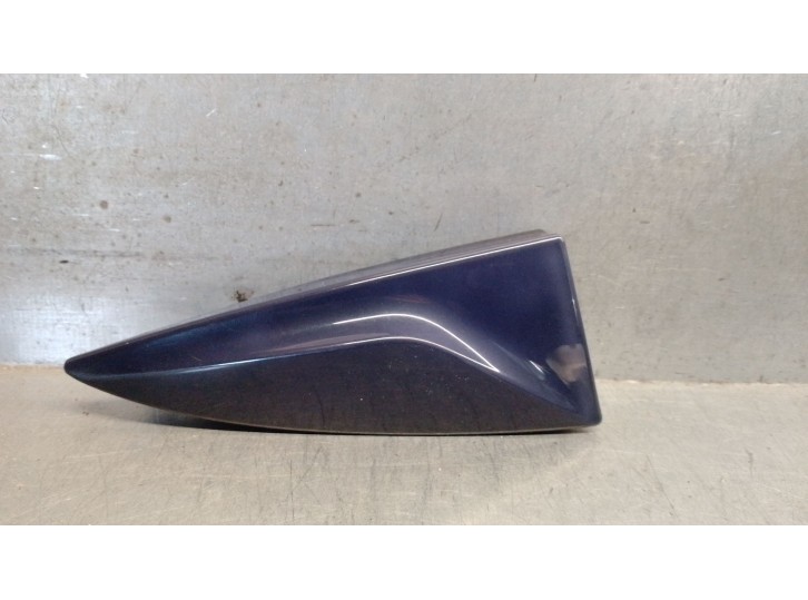 Recambio de molduras traseras para renault clio iv 0.9 referencia OEM IAM 960325616R 960328466R 