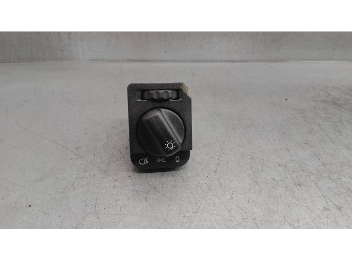 Recambio de mando luces salpicadero para opel astra f berlina 1.6 cat referencia OEM IAM 90481764  
