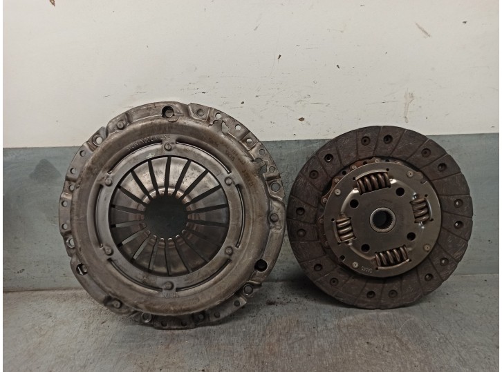 Replacement clutch kit for Audi A3 (8L) 1.8 20V OEM IAM reference 06A198141AX 3082194233 SACHS