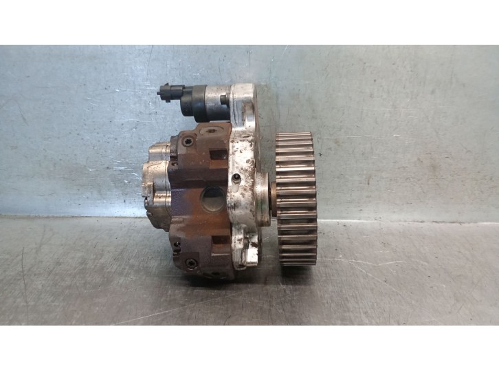 Recambio de bomba inyeccion para volvo v40 station wagon (645) 1.9 di referencia OEM IAM 8200055072 8602784 BOSCH