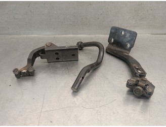 Recambio de soporte / guia puerta corredera para maxus 3.9t 17s 120 m-bus vespino 130e referencia OEM IAM GWK00020  