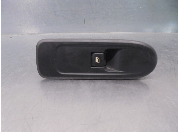 Recambio de mando elevalunas delantero derecho para peugeot 308 1.6 16v referencia OEM IAM 96565184XT  