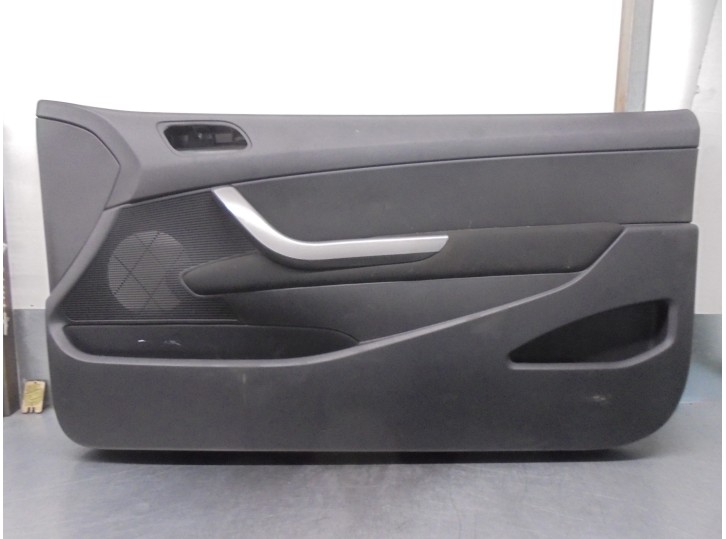 Recambio de guarnecido puerta delantera derecha para peugeot 308 1.6 16v referencia OEM IAM 96815388ZE 3 PUERTAS