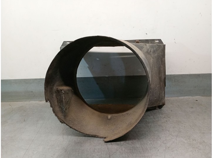 Recambio de calandra delantera de radiador para land rover santana 109 referencia OEM IAM E74  