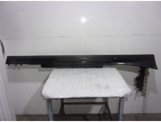 Recambio de faldon lateral para bmw serie 1 lim. (f20) 2.0 turbodiesel referencia OEM IAM 51778056818 NEGRA LADO DERECHO