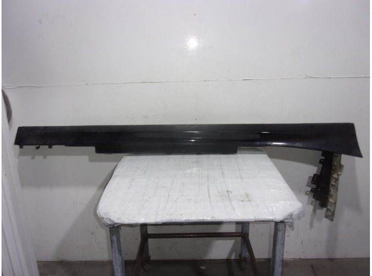 Side skirt replacement part for BMW 1 Series saloon (F20) 2.0 turbodiesel OEM IAM reference 51778056818 BLACK RIGHT SIDE