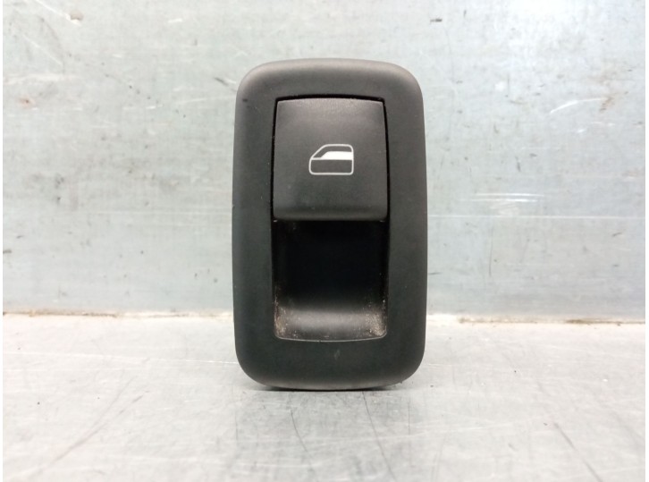 Recambio de mando elevalunas trasero derecho para lancia voyager monospace (404_) 2.8 crd (rt, 53) referencia OEM IAM 68110869AA