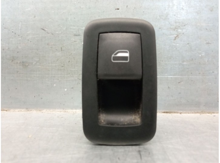 Recambio de mando elevalunas trasero izquierdo para lancia voyager monospace (404_) 2.8 crd (rt, 53) referencia OEM IAM 68110869
