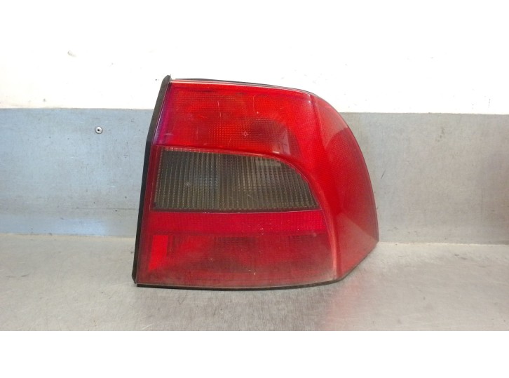 Recambio de piloto trasero derecho para opel vectra b berlina 2.0 dti referencia OEM IAM 62145 9119528 