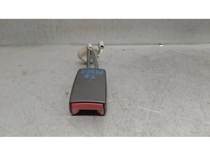 Recambio de enganche cinturon para skoda superb (3u4) 1.9 tdi referencia OEM IAM 3B0857740D TRASER DERECHO 4 PUERTAS