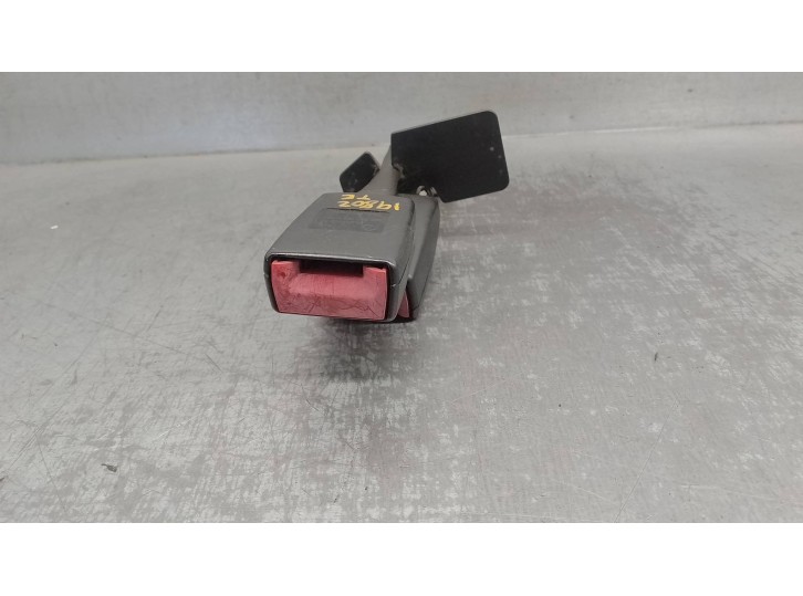 Recambio de enganche cinturon para skoda superb (3u4) 1.9 tdi referencia OEM IAM 3B0857739C TRAS IZQ/ CENTRAL 