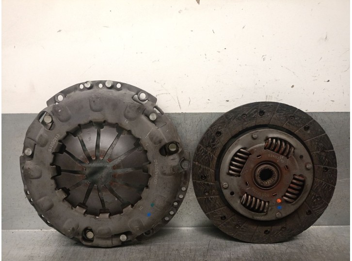Recambio de kit embrague para fiat punto (199) 1.3 16v jtd cat referencia OEM IAM 71753318 71753318 S32G0812