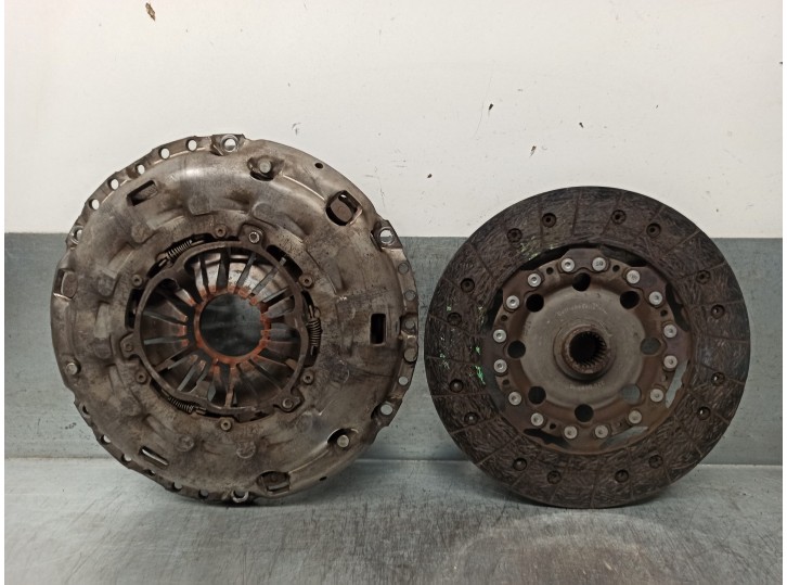 Replacement clutch kit for Kia Magentis 2.0 CRDi OEM IAM reference 4120024720 124047210 LUK