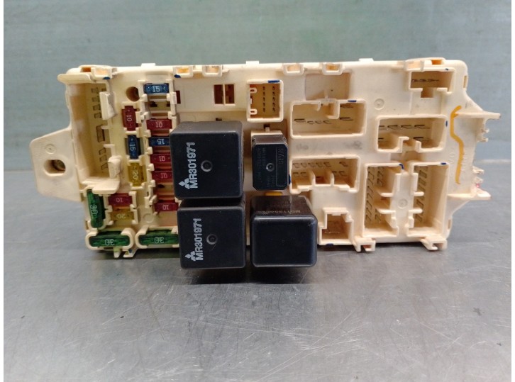 Recambio de caja reles / fusibles para mitsubishi space wagon (n80/n90) 2.4 gdi cat referencia OEM IAM 2F040006  