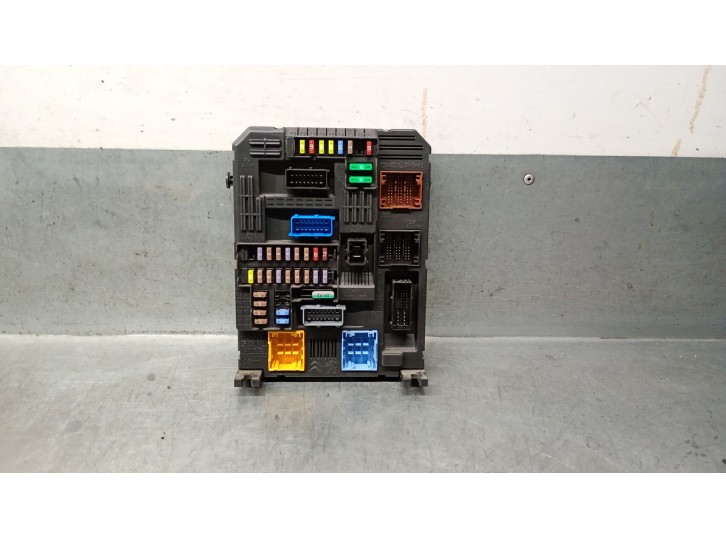 Recambio de caja reles / fusibles para opel vivaro c furgoneta (k0) 1.5 referencia OEM IAM 9830790580 