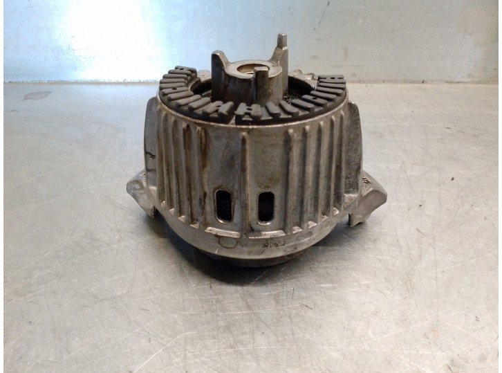 Replacement right engine mount for Mercedes-Benz C-Class (W204) Coupe 2.1 CDI CAT OEM IAM reference A2122404117 