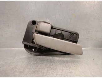 Recambio de maneta interior trasera izquierda para kia carens iii monospace (un) 2.0 crdi 115 referencia OEM IAM 82613UN000 8361