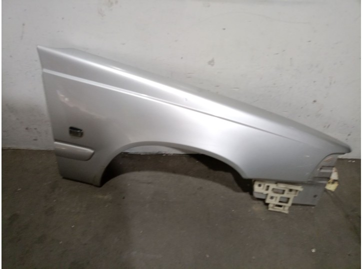 Recambio de aleta delantera derecha para volvo v70 familiar 2.5 cat referencia OEM IAM 9152680 9152680 