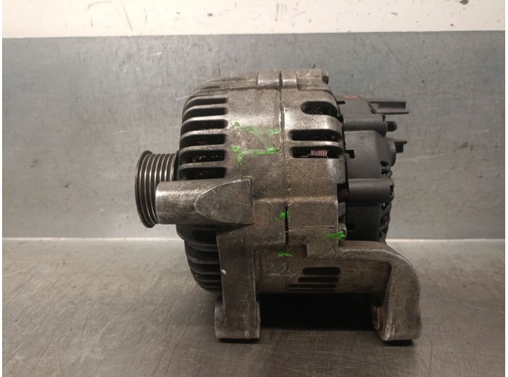Recambio de alternador para bmw serie 5 berlina (e60) 2.5 24v turbodiesel cat referencia OEM IAM 7789981AI03 2542611B VALEO