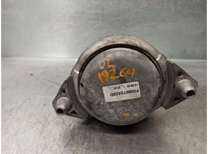 Replacement left engine mount for Mercedes-Benz C-Class (W204) estate 2.1 CDi CAT OEM IAM reference A2042400317 