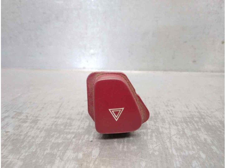 Replacement hazard warning switch for Peugeot 607 (S2) 2.7 HDi FAP CAT (UHZ / DT17TED4) OEM IAM reference 9649837277 