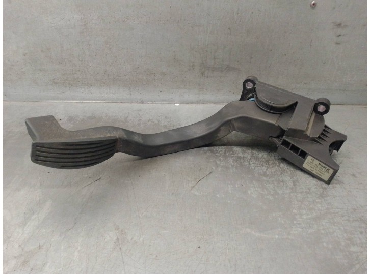 Recambio de potenciometro pedal para fiat idea (135) 1.3 jtd cat referencia OEM IAM 51715557 0280752250 BOSCH