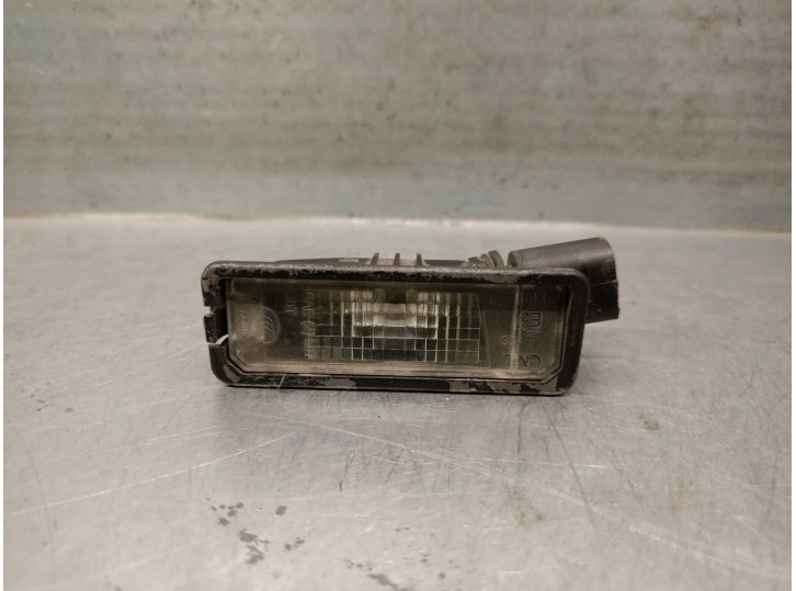 Recambio de piloto matricula para porsche cayenne (92a) 3.0 diesel referencia OEM IAM 1K8943021  